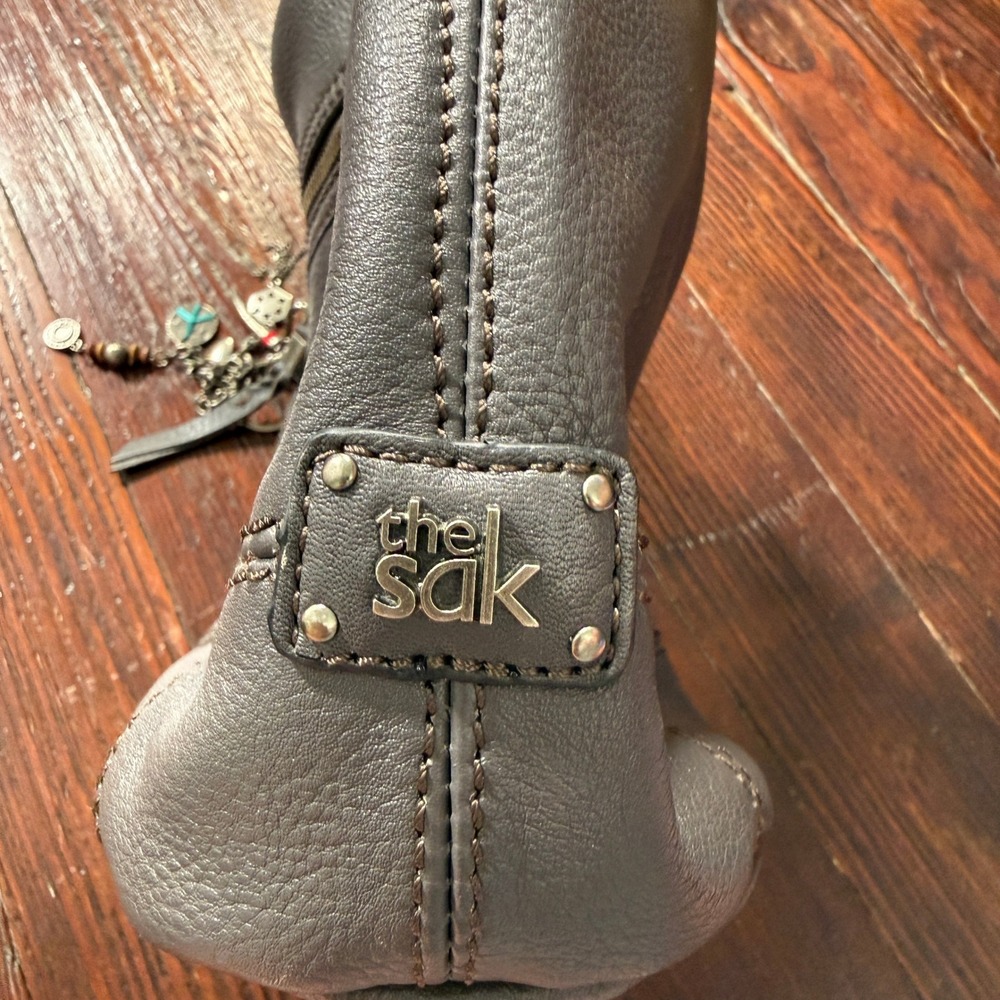 The Sak Hobo Shoulder Bag Purse Grey Leather Front Zip Charm Accent - EUC - Picture 5 of 10